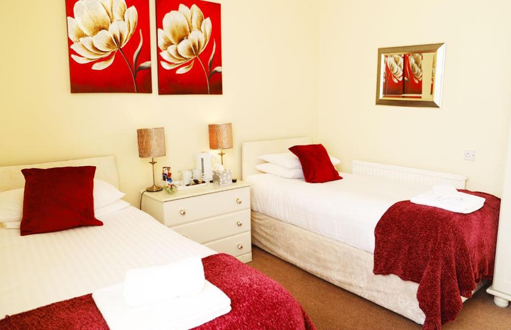 The Thornhill 3*