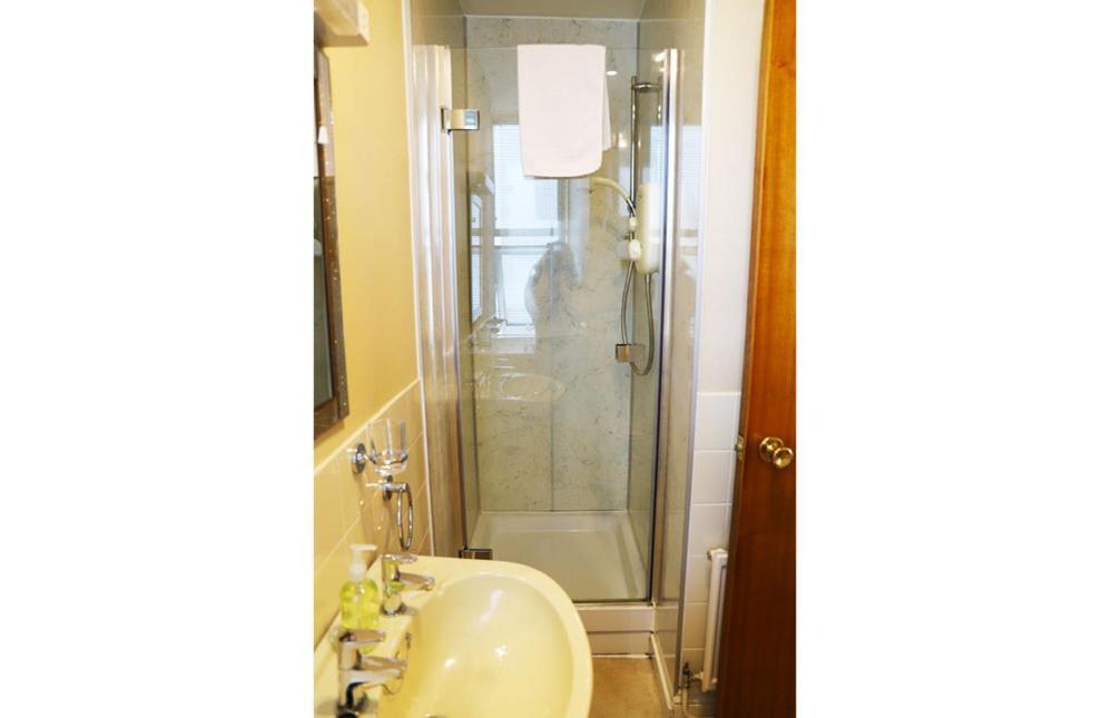 The Thornhill 3*